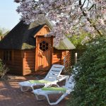 Dinas Damkar Lampung Timur Bersihkan Tumpahan Oli di Gedung DPRD